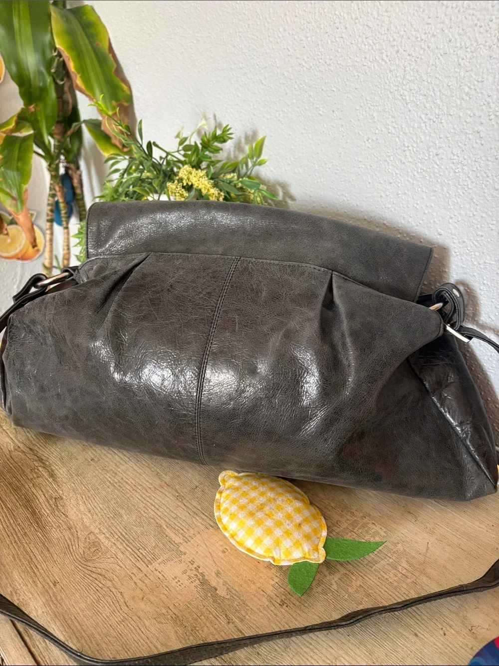Iris Taylor Grey Leather Shoulder Bag with Silver Ring Accent